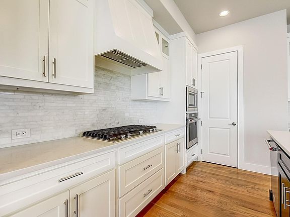 4th image of 3465 Market Row