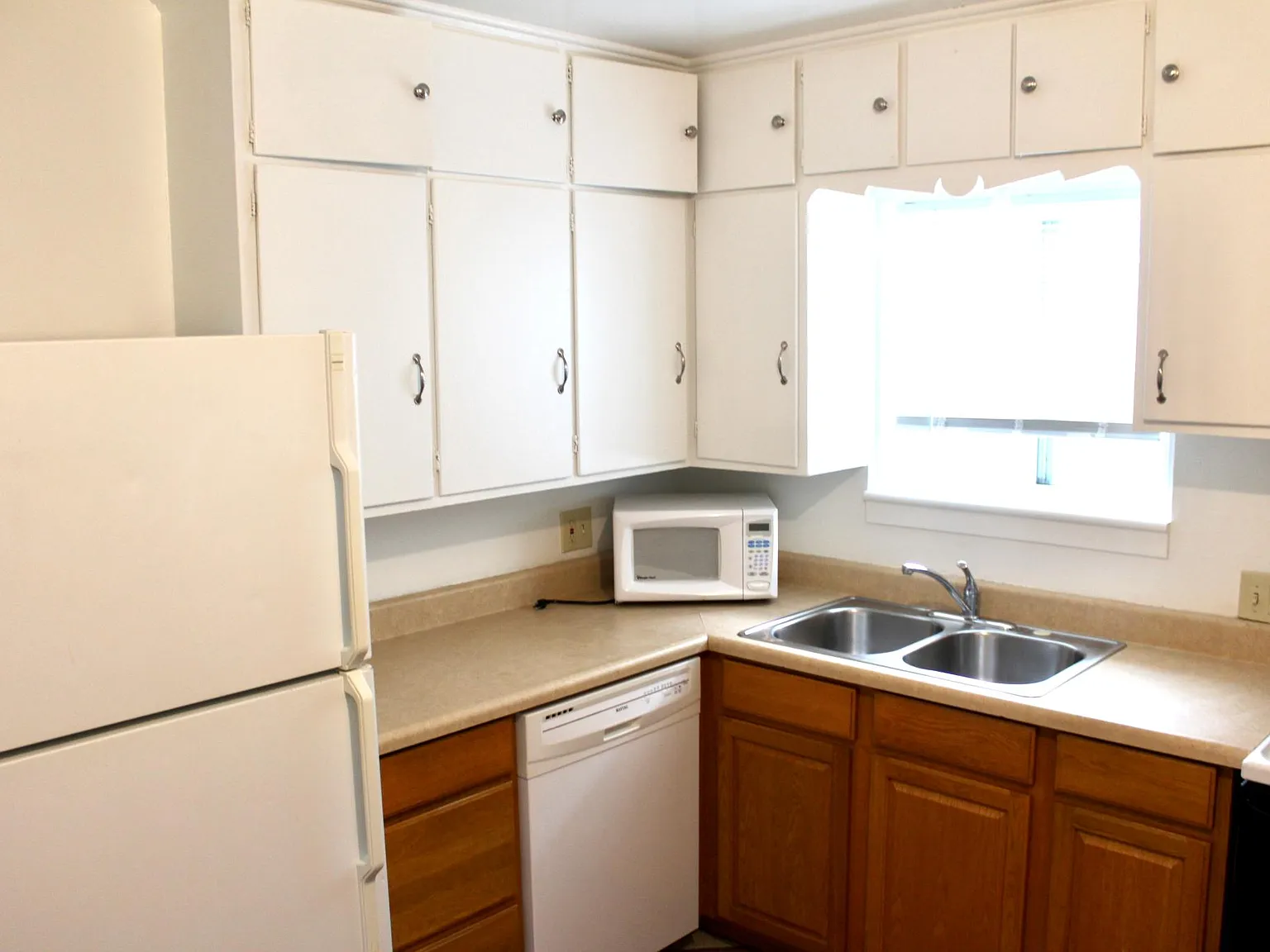 4 bed, 1246 sqft, $2,700 — Photo 3