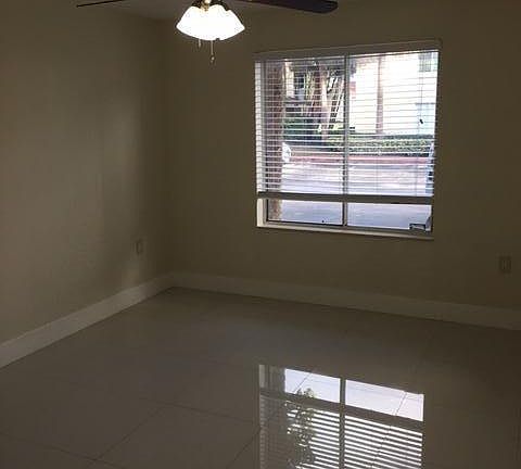 4th image of 3102 Glenmoor Dr