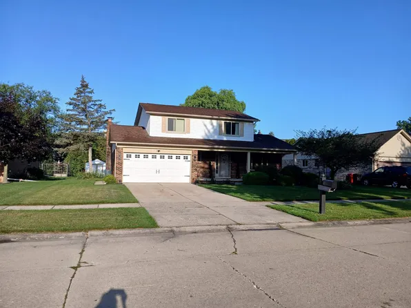51569 Johns Dr, Chesterfield, MI 48047