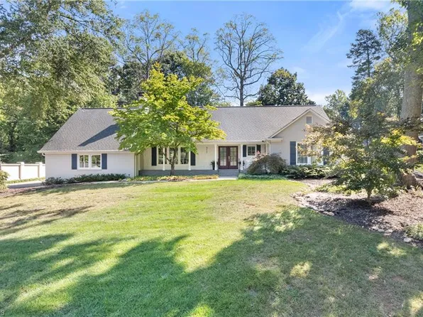 317 Banbury Rd, Winston Salem, NC 27104