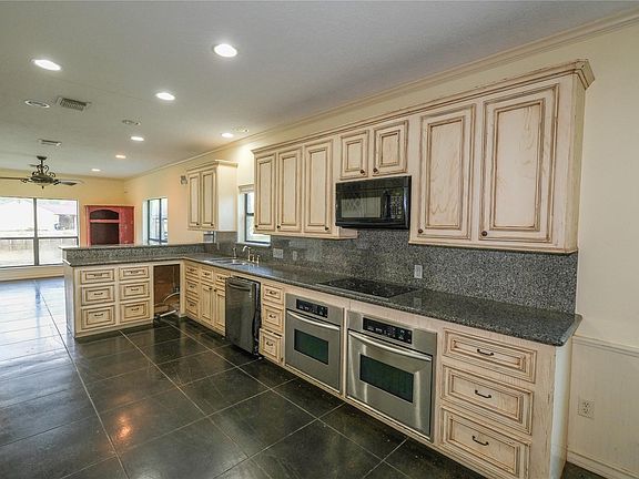 3rd image of 63 Lakeway Dr