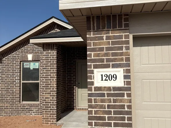 1209 Cottonwood Ave, Wolfforth, TX 79382