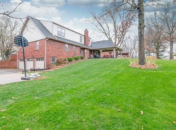 2nd image of 4405 Hillcrest Dr