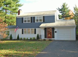 105 Carriage House Ln, Riverton, NJ 08077