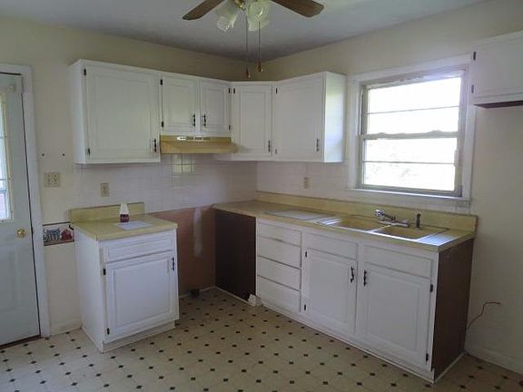 4th image of 260 Burley Way