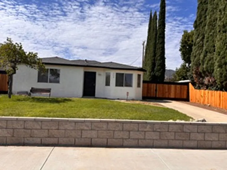 106 Brentwood Dr — Photo 2