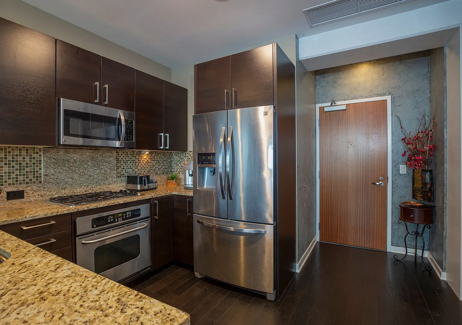 Stunning Downtown 1-Bedroom with Panoramic City Views & Private Balcony — Photo 2