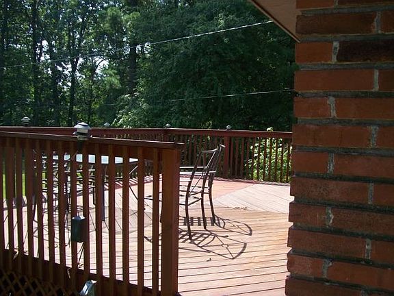 3rd image of 4300 Woodhill Dr