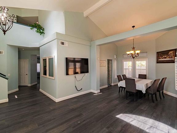 5th image of 984 Meadowlark Dr