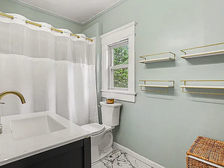 207 E Blake Ave — Photo 23