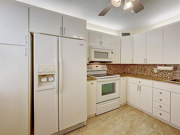 2nd image of 2905 Victoria Place #B1