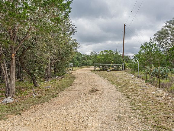 4th image of 374 W County Road 2481