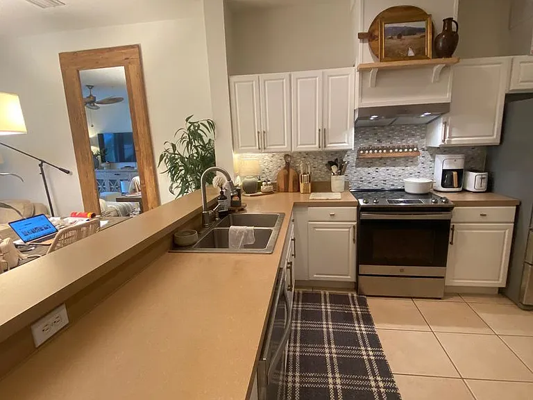 768 Hampton Cir — Photo 10