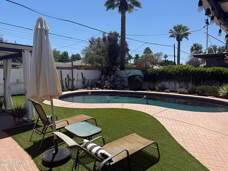705 W Wilshire Dr — Photo 17