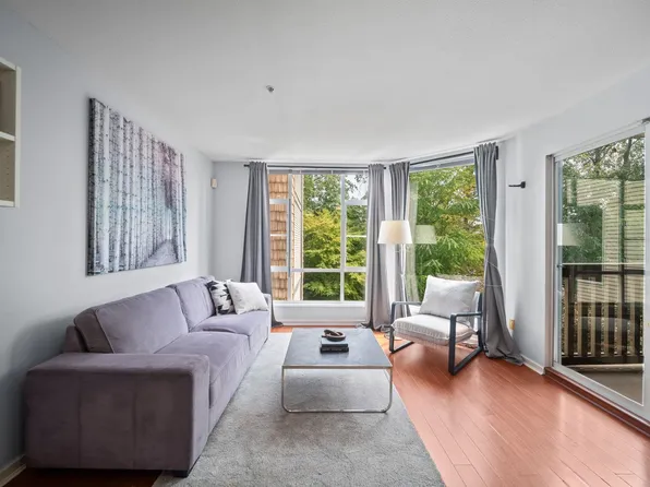 22233 River Rd #401, Maple Ridge, BC V2X 3N7