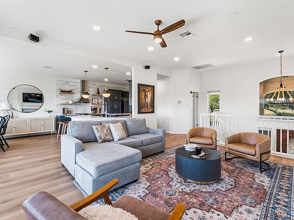4th image of 18113 Travis Dr