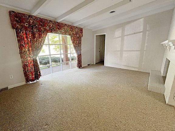 4th image of 324 Cathy Dr