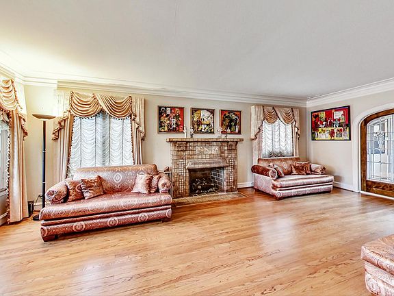 4th image of 1015 N Oak Park Ave