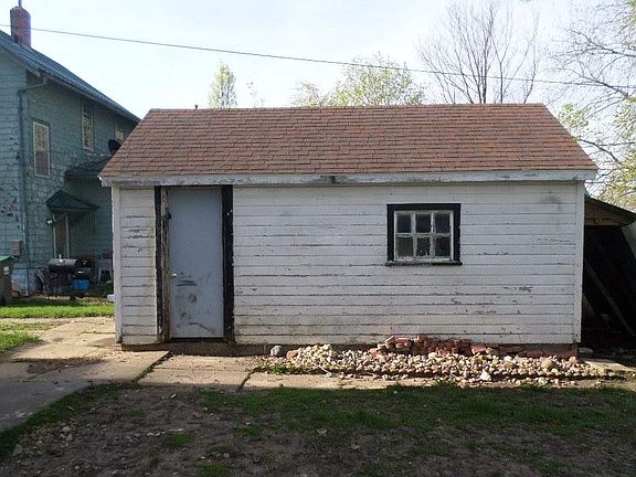 3rd image of 812 1st Ave NE