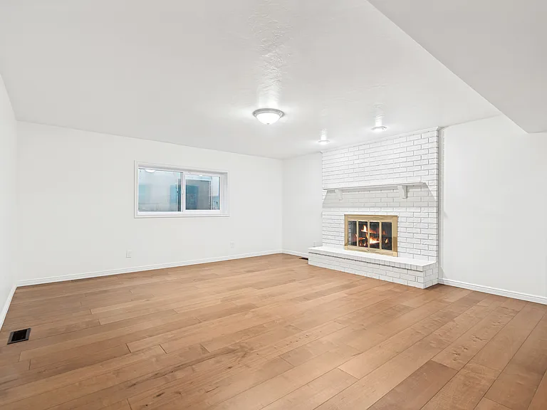 1241 Cambridge Ct — Photo 27