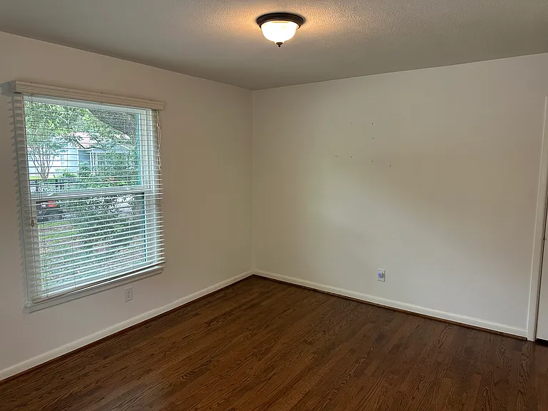 1201 W Lovers Ln — Photo 31