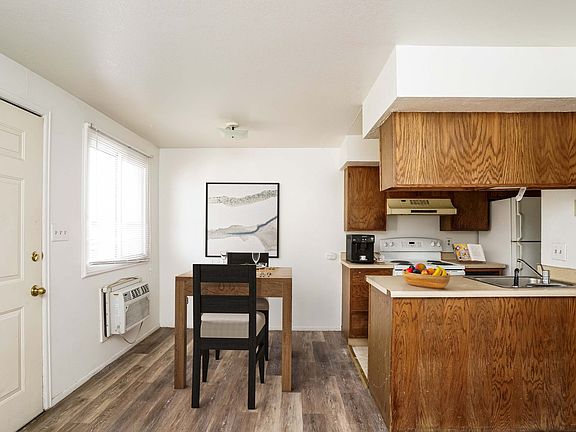 2nd image of 1424 E 21st St APT 3