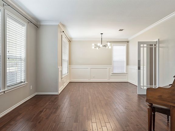 4th image of 2700 Timberwood Dr