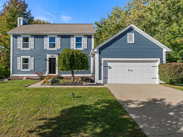 61346 Dean Dr, South Lyon, MI 48178