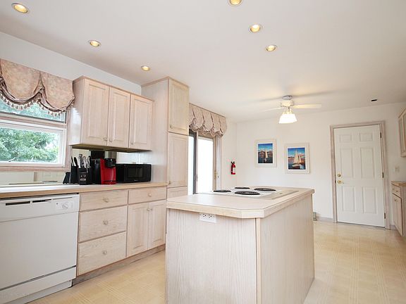 3rd image of 501 Beacon Blvd