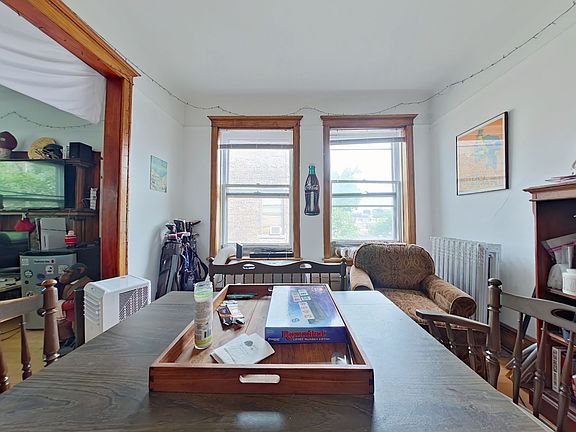 4th image of 1015 W School St #3