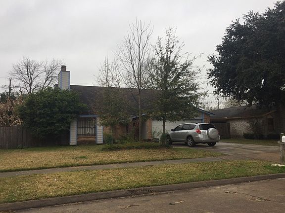 3rd image of 10715 Heather Hill Dr