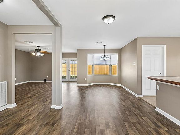 2nd image of 2404 Meraux Ln