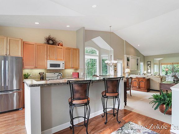 3rd image of 4226 Willow Lane Dr NE