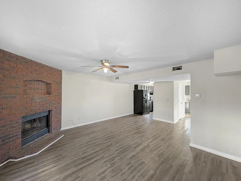 2456 N Brophy Cir — Photo 13