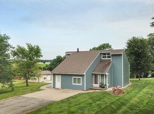 3 SE Hillcrest Dr, Saint Joseph, MO 64507