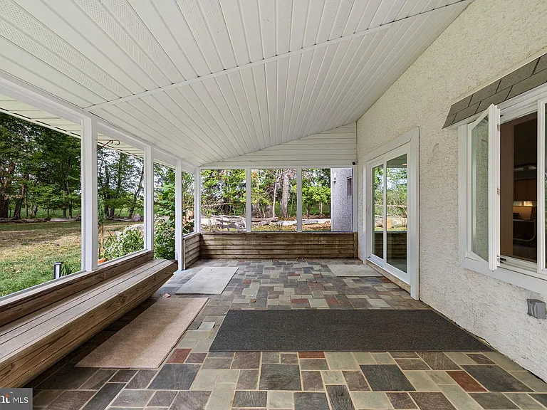 601 Cathcart Rd — Photo 31