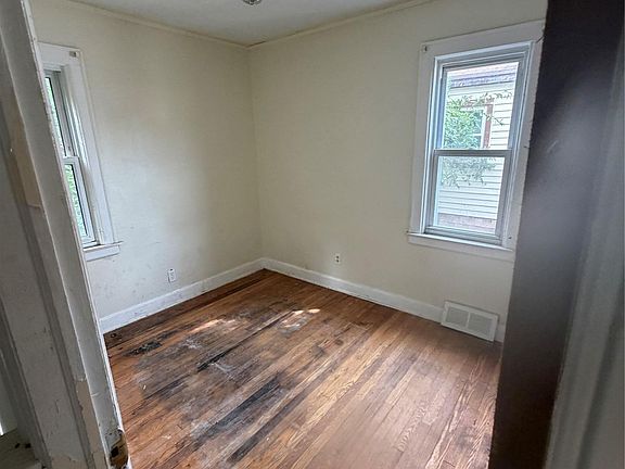 2nd image of 14901 Sorrento St