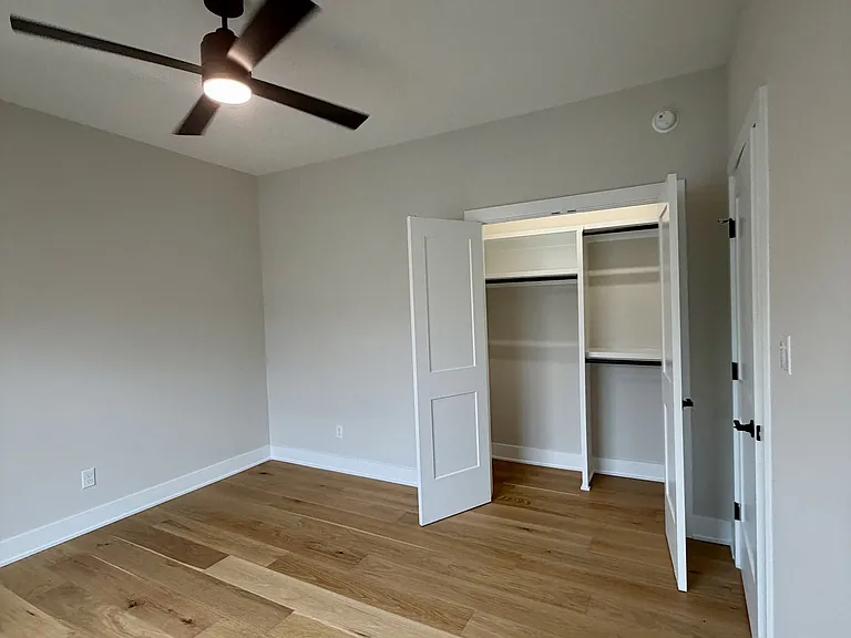 204 Crest Ridge Ct — Photo 47