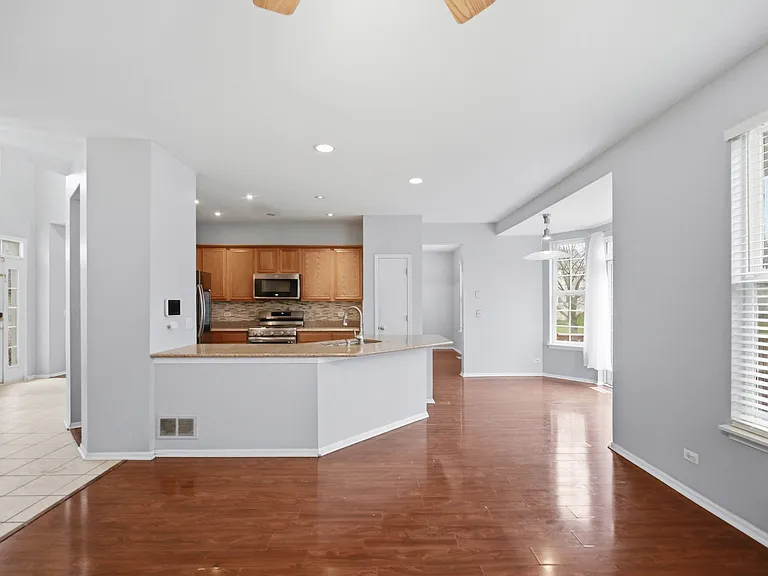 512 Normandy Ln — Photo 8