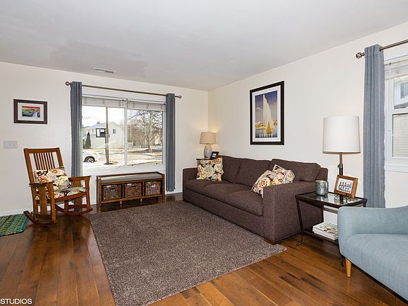 3rd image of 2235 Wentworth Ct