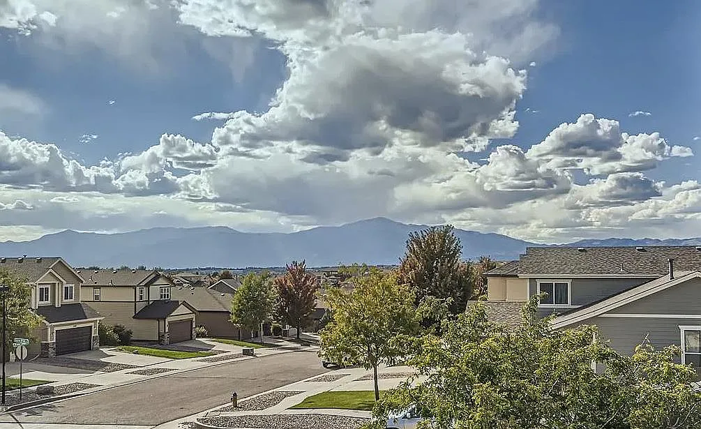 4 bed, 2317 sqft, $950 — Photo 2