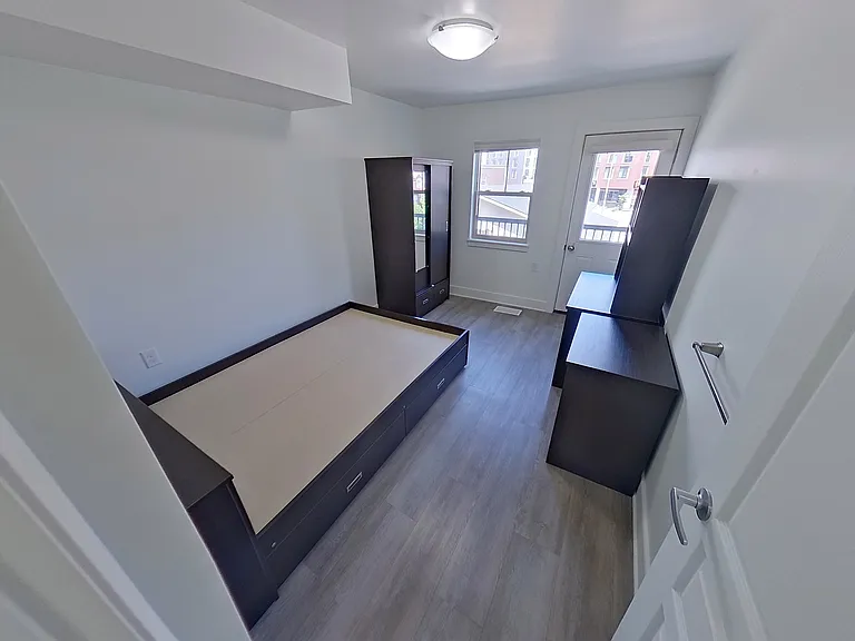 464 Frontenac St #16 — Photo 15