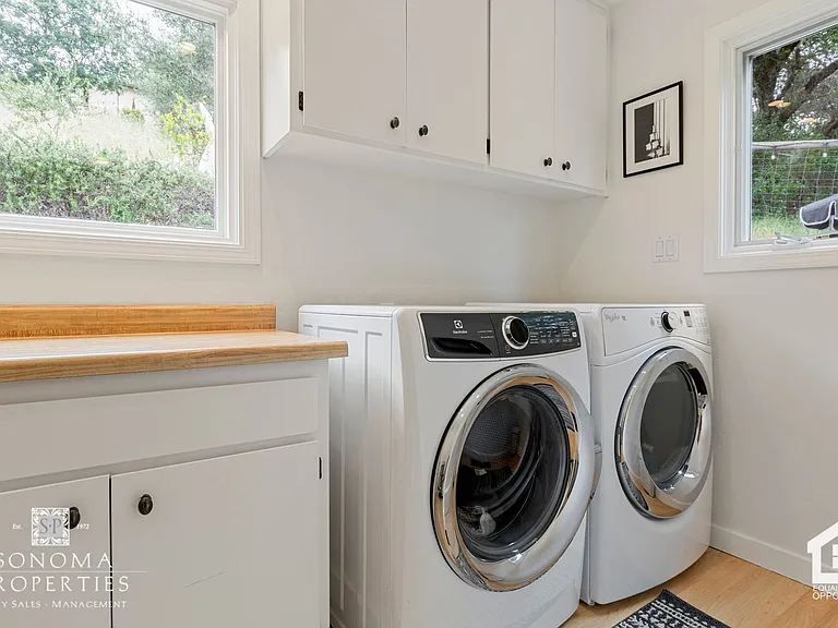 754 E Thomson Ave — Photo 10