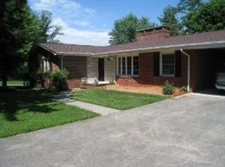 107 Caldwell Dr, Oak Ridge, TN 37830