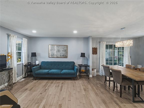 5th image of 13 Camrose Ln