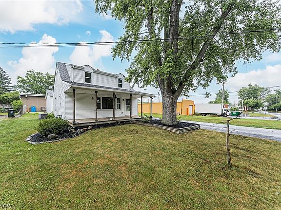 3rd image of 41820 Lawrence Ct