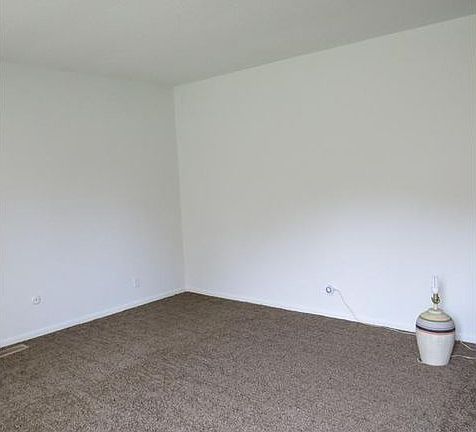 5th image of 3304 Lupine Dr