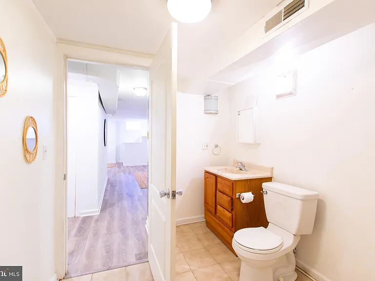 1921 Poplar St #1 — Photo 16
