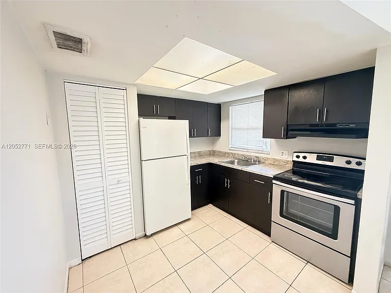 101 NE 41st St #B35 — Photo 8